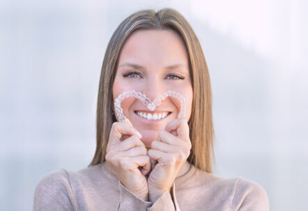 Does-Invisalign-Work_-Pros-Cons-Cost-Effectiveness